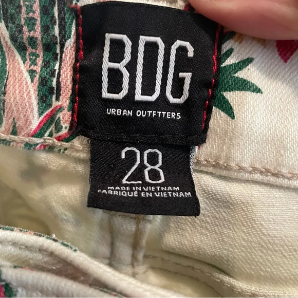 Urban Outfitters BDG Printed Floral Flare Jeans- Size 28 - Picture 5 of 7